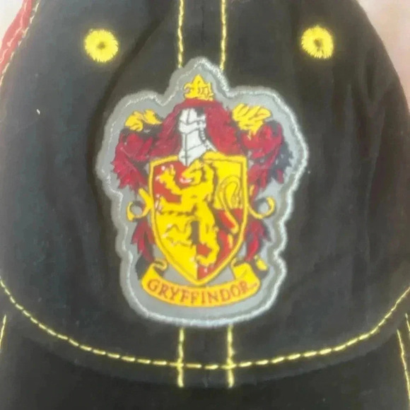 WIZARDING WORLD OF HARRY POTTER LICENSED GRYFFINDOR BASEBALL STYLE HAT - Picture 2 of 6